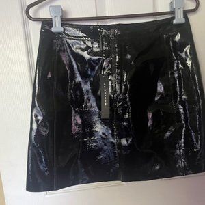 Beautiful, sexy Elie Tahari black patton-leather mini skirt, NWT, Sz2